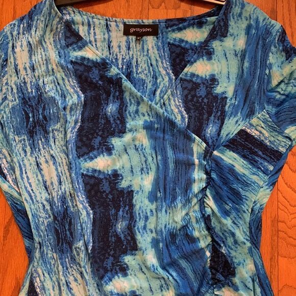 Grayson Size XL Beautiful blue and black blouse with front & sleeve ruching - Picture 9 of 9